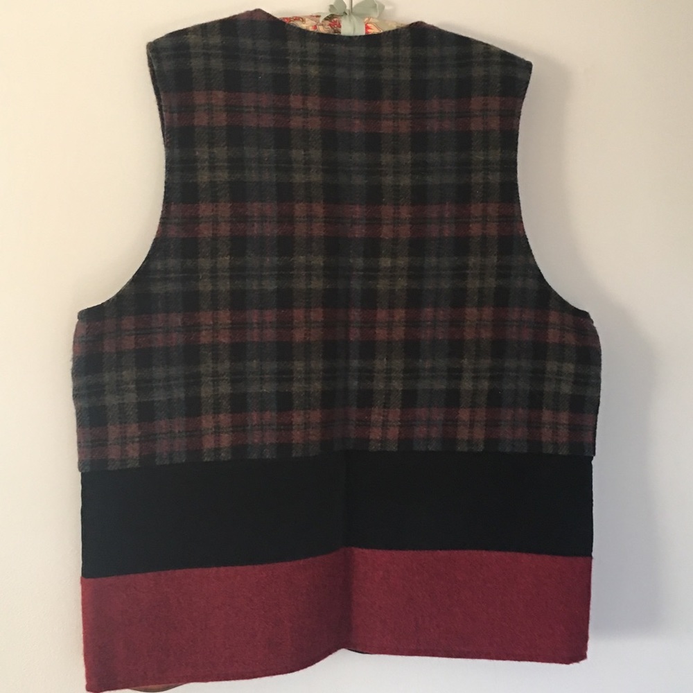 Christmas vest - Picture 3 of 3